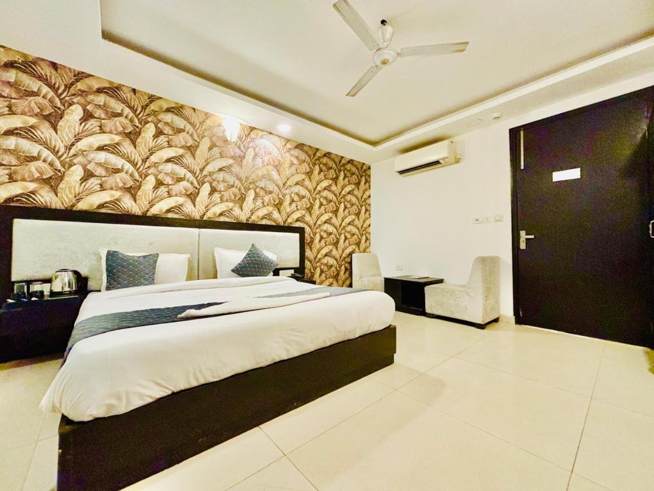 The Bellwood Suites Near Igi Airport New Delhi Buitenkant foto