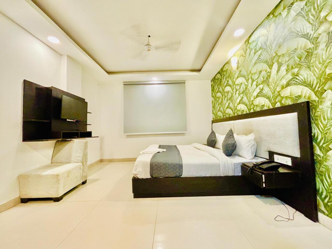 The Bellwood Suites Near Igi Airport New Delhi Buitenkant foto